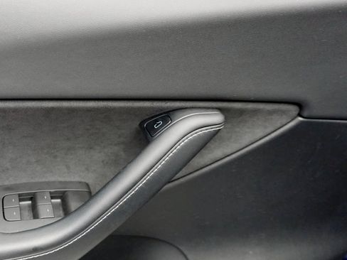 Used 2022 Tesla Model Y Performance AWD/4WD image 14