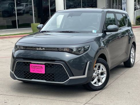 Used 2024 Kia Soul LX w/ Option Group 015 FWD image 9