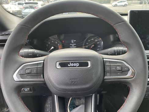 Used 2023 Jeep Compass Trailhawk image 4