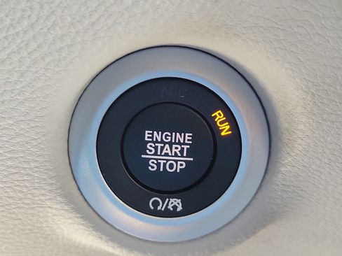 Used 2024 Chrysler Pacifica Touring-L FWD image 28