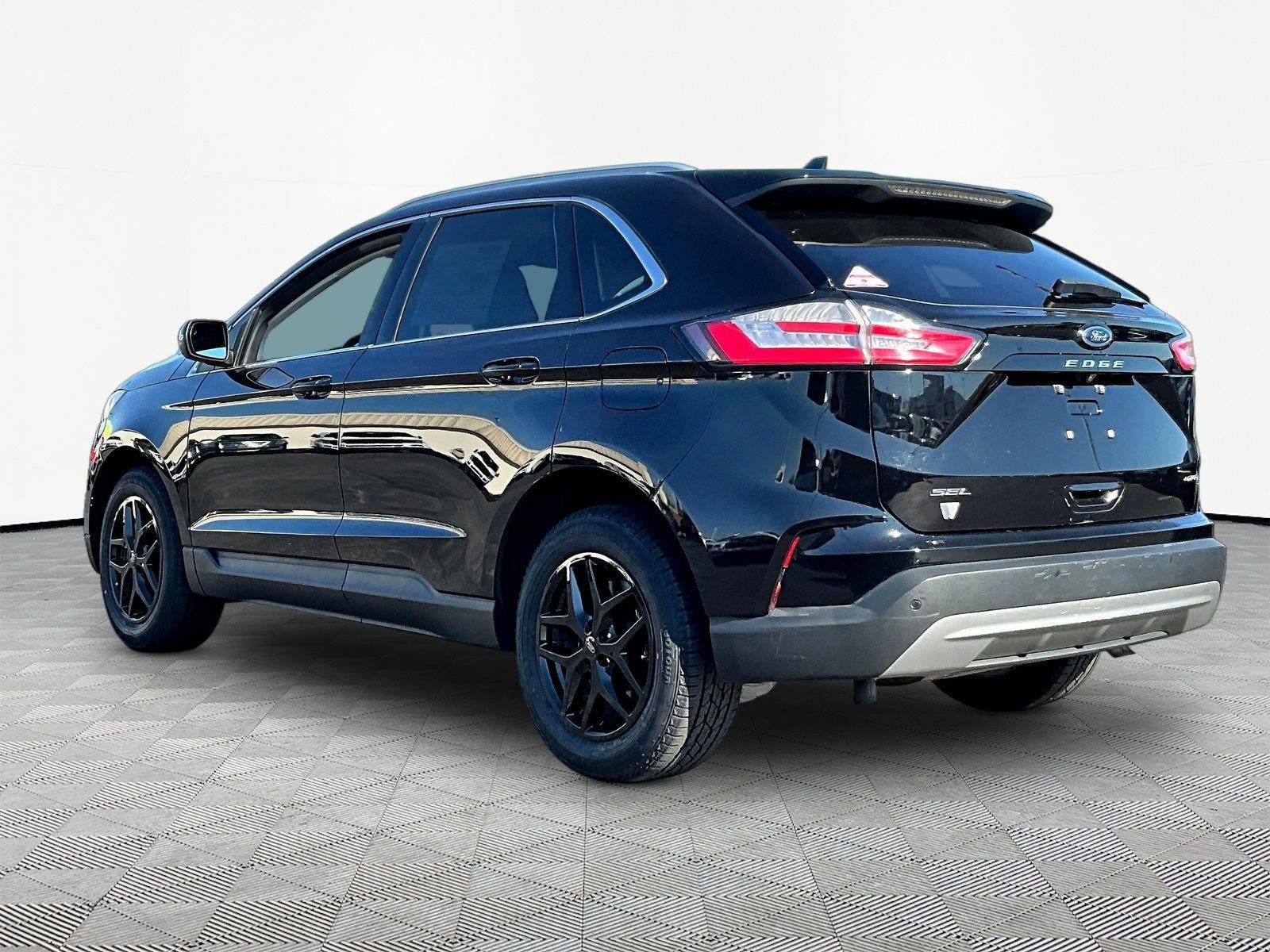 Used 2023 Ford Edge SEL w/ Convenience Package AWD/4WD image 4