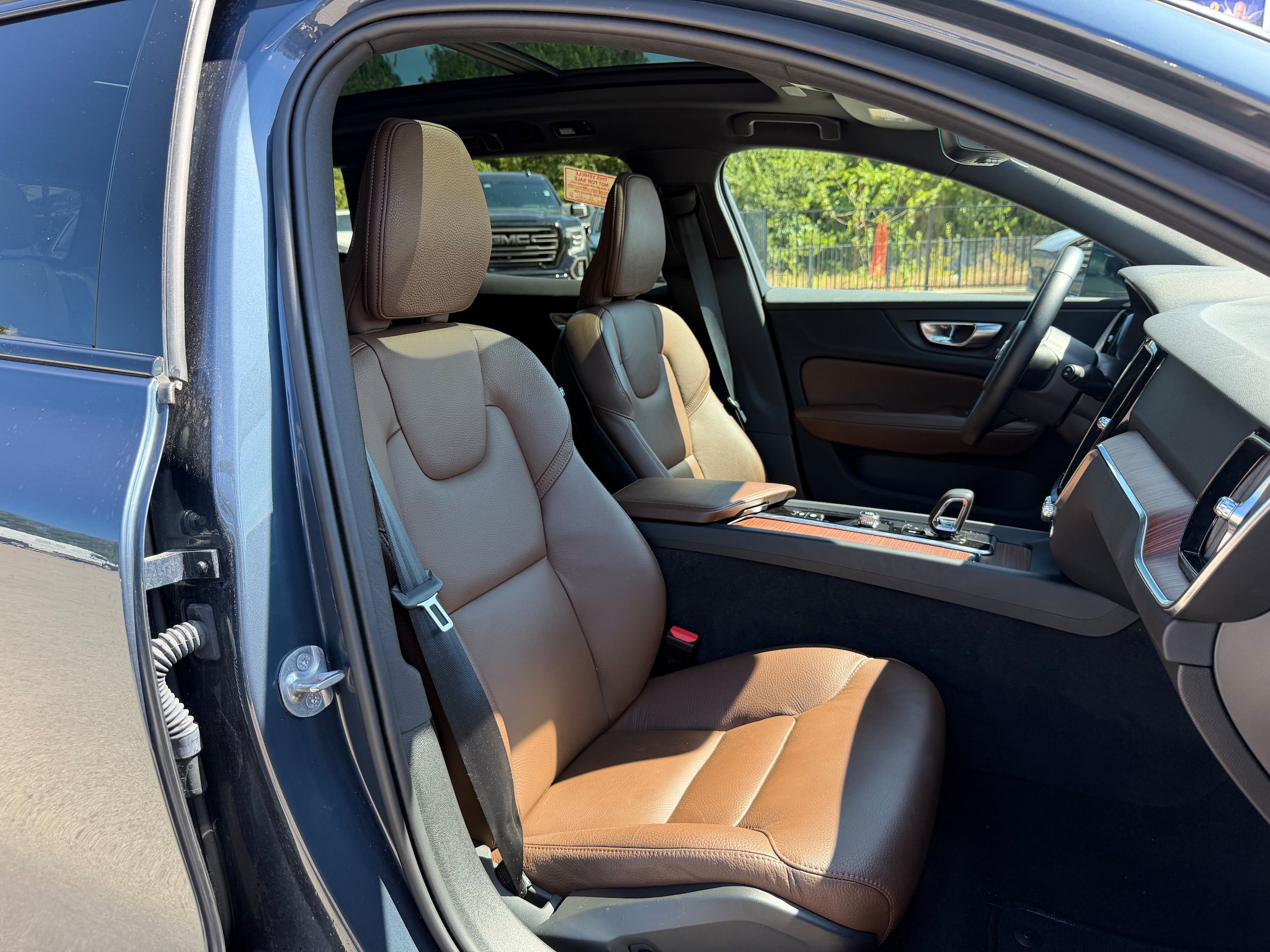 Certified 2025 Volvo V60 B5 Cross Country Plus AWD/4WD image 10