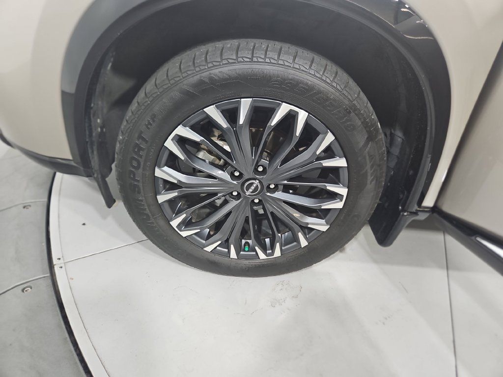 Certified 2025 Nissan Rogue Platinum FWD image 28