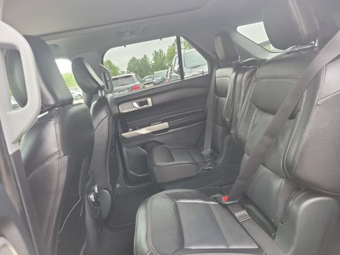 Used 2021 Ford Explorer Limited w/ Equipment Group 301A AWD/4WD image 31