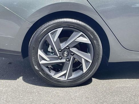 Certified 2025 Hyundai Elantra Limited w/ Cargo Package FWD image 7