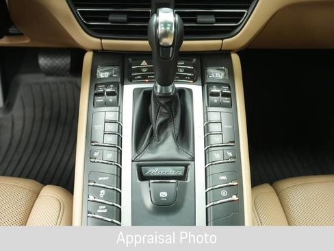 Certified 2019 Porsche Macan AWD/4WD image 23