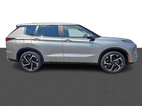 New 2025 Mitsubishi Outlander SE image 3