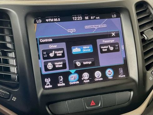 Used 2014 Jeep Cherokee Latitude w/ Comfort/Convenience Group AWD/4WD image 22