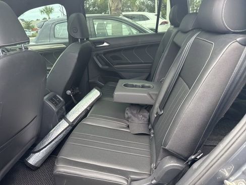 Used 2023 Volkswagen Tiguan SE R-Line image 5