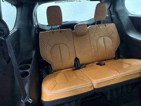 Used 2022 Chrysler Pacifica Pinnacle AWD/4WD image 35
