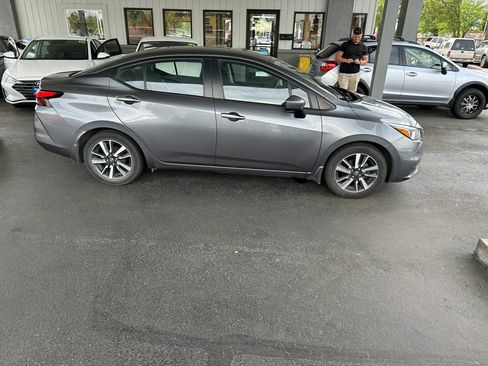 Used 2020 Nissan Versa SV FWD image 8