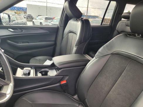 New 2025 Jeep Grand Cherokee Altitude image 11