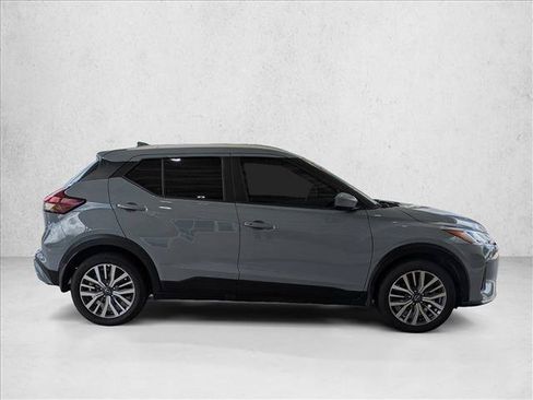 Used 2023 Nissan Kicks SV FWD image 4