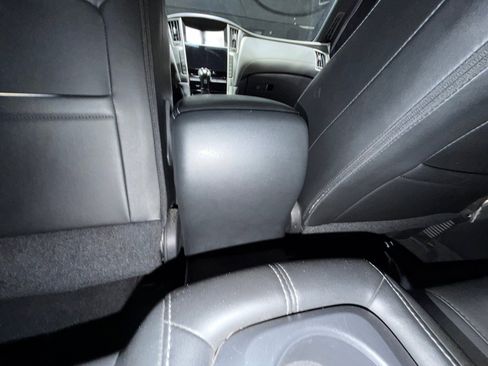 Used 2018 INFINITI Q60 3.0t Luxe image 32