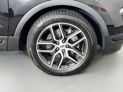 Used 2018 Ford Explorer Sport w/ Equipment Group 401A AWD/4WD image 40