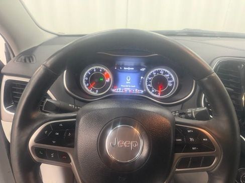 Used 2019 Jeep Cherokee Limited AWD/4WD image 6
