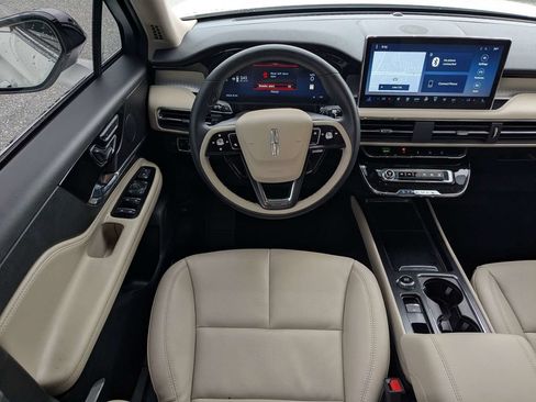 Used 2026 Lincoln Corsair Premiere FWD image 16