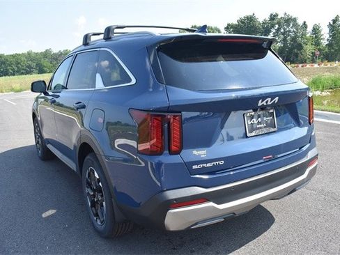 New 2025 Kia Sorento S image 5