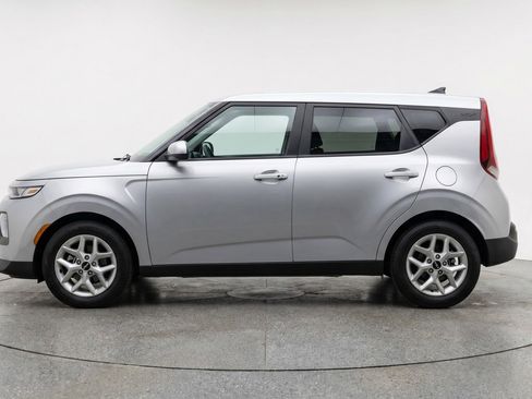 Used 2025 Kia Soul LX w/ LX Technology Package FWD image 5