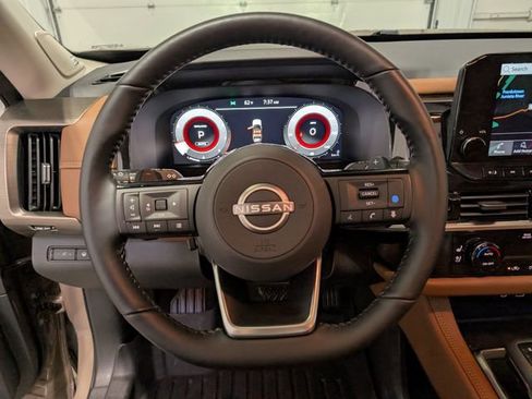 Used 2023 Nissan Pathfinder Platinum w/ Cargo Package AWD/4WD image 18