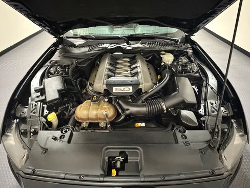 Used 2017 Ford Mustang GT w/ Black Accent Package RWD image 15