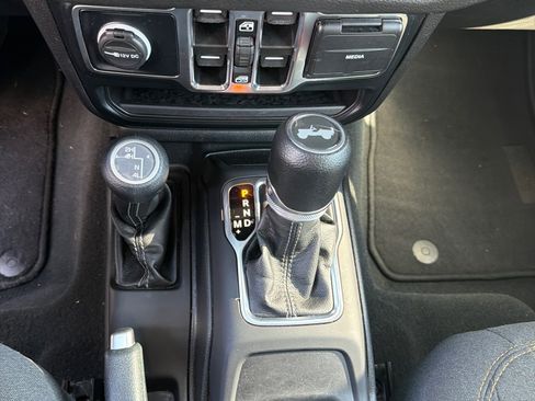 Used 2024 Jeep Wrangler Unlimited Sport AWD/4WD image 22