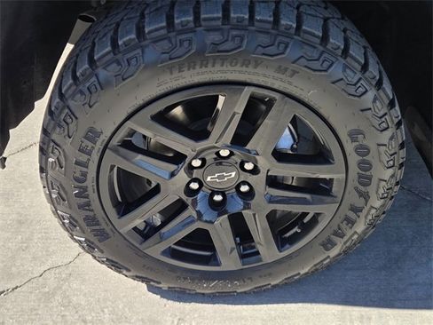 Certified 2022 Chevrolet Silverado 1500 LT Trail Boss w/ Convenience Package II image 9