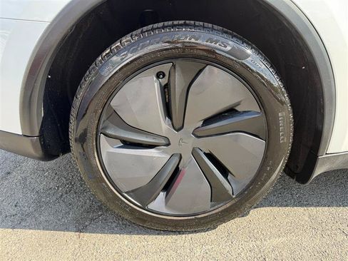 Used 2026 Tesla Model Y Long Range AWD/4WD image 7