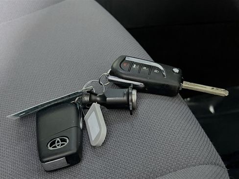 Used 2021 Toyota Corolla SE FWD image 36