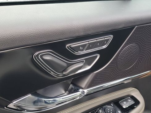 New 2026 Lincoln Corsair Premiere image 9