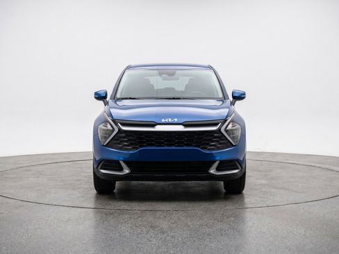 Used 2025 Kia Sportage LX image 2