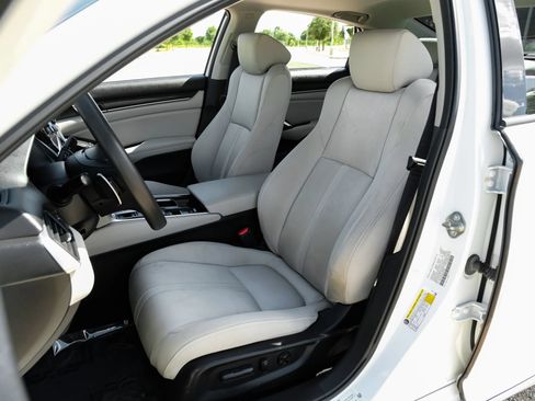 Used 2018 Honda Accord EX image 39