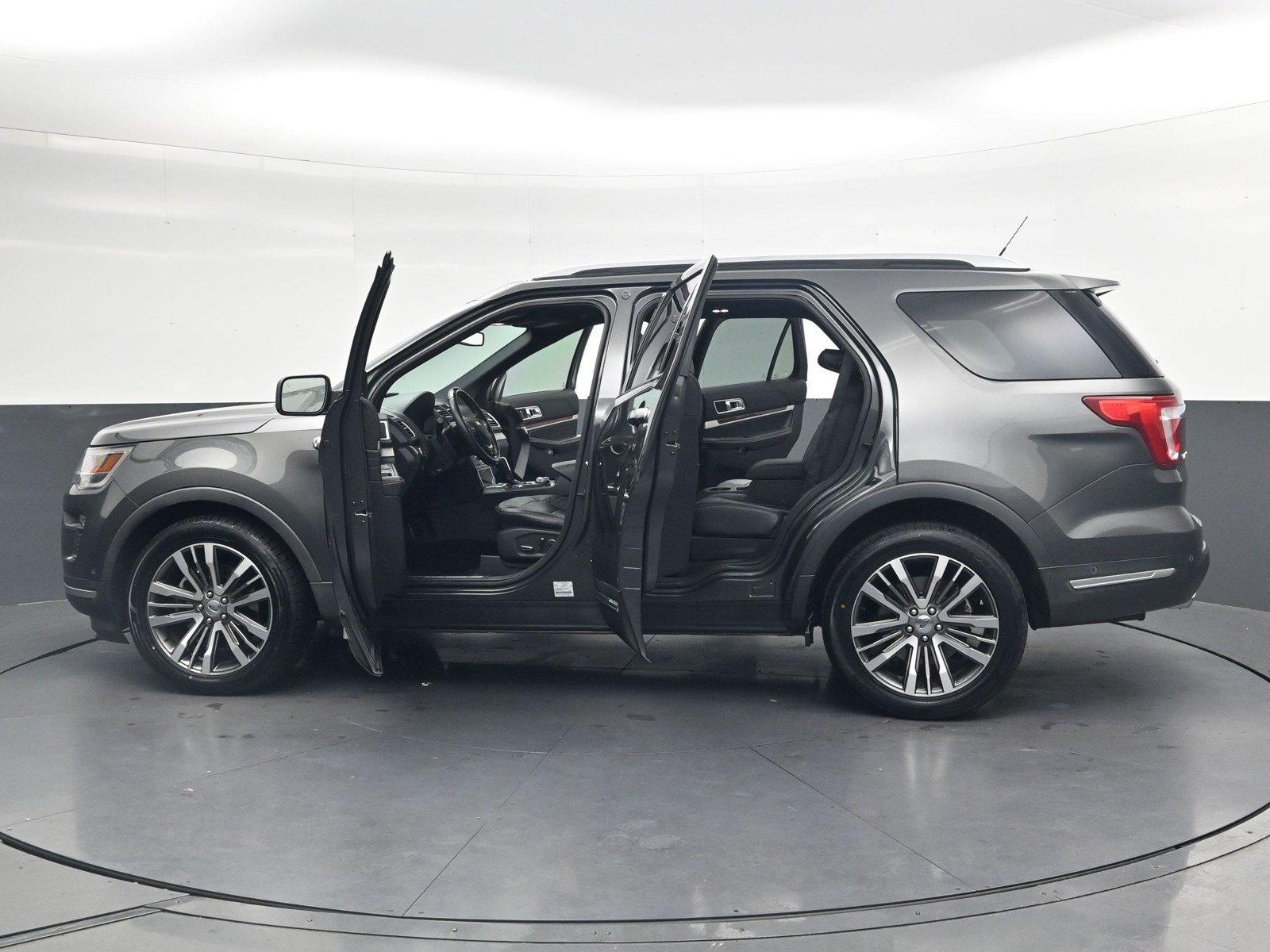 Used 2018 Ford Explorer Platinum AWD/4WD image 36