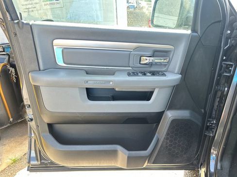 Used 2017 RAM 1500 Classic SLT RWD image 9