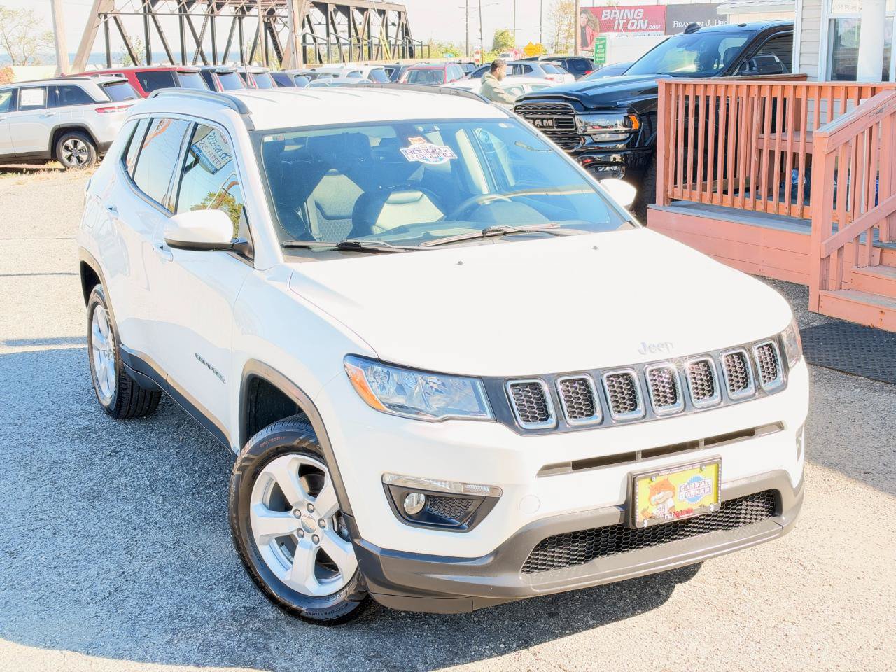 Used 2018 Jeep Compass Latitude w/ Popular Equipment Group AWD/4WD image 2