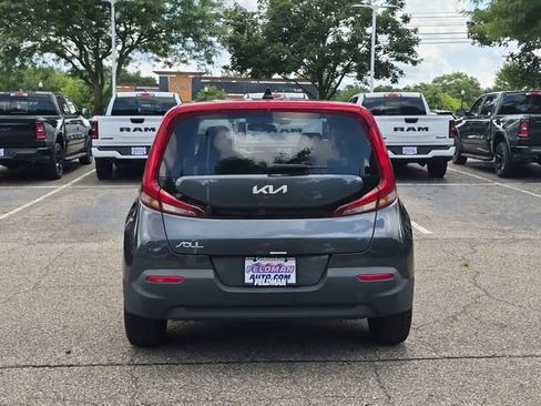 Used 2022 Kia Soul LX FWD image 4