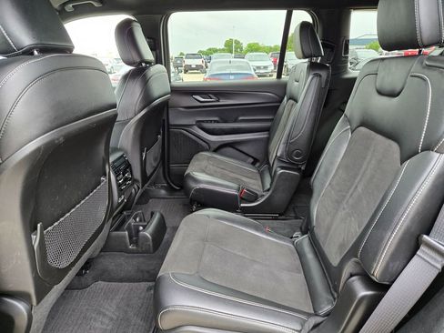 Used 2025 Jeep Grand Cherokee L Laredo RWD image 15
