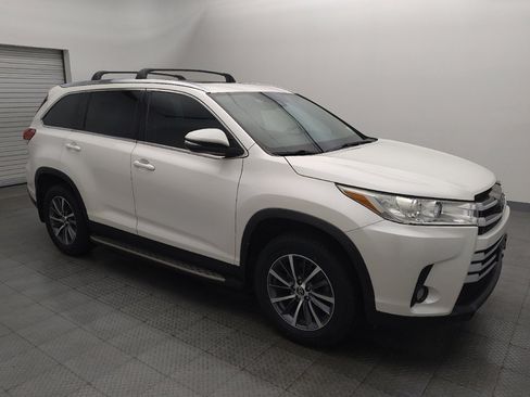 Used 2019 Toyota Highlander XLE FWD image 11