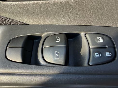 Certified 2025 Nissan Kicks Play S FWD image 10