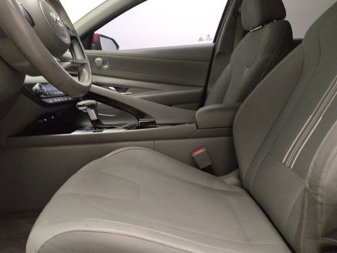 Used 2022 Hyundai Elantra SEL w/ Convenience Package FWD image 17