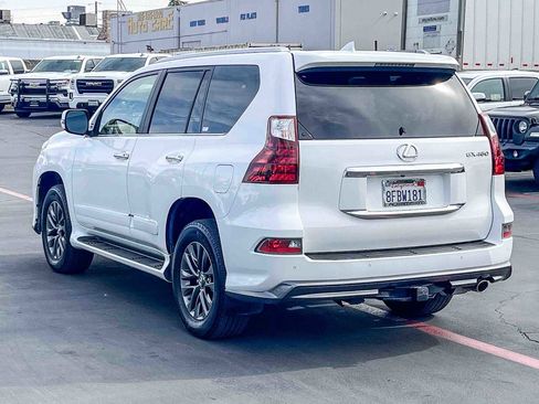 Used 2018 Lexus GX 460 Premium image 2