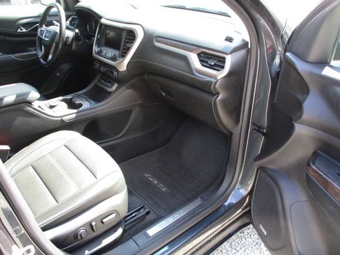 Used 2021 GMC Acadia Denali w/ Denali Ultimate Package AWD/4WD image 10