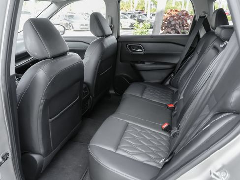 Used 2021 Nissan Rogue Platinum FWD image 18