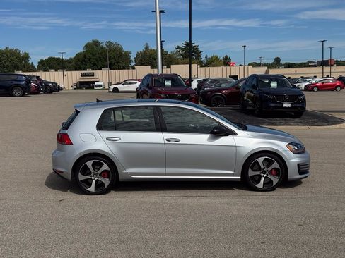Used 2017 Volkswagen GTI SE FWD image 34