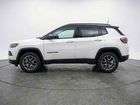 Used 2025 Jeep Compass Trailhawk AWD/4WD image 5