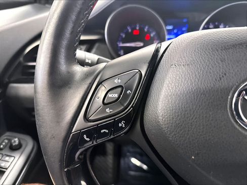 Used 2018 Toyota C-HR XLE FWD image 13
