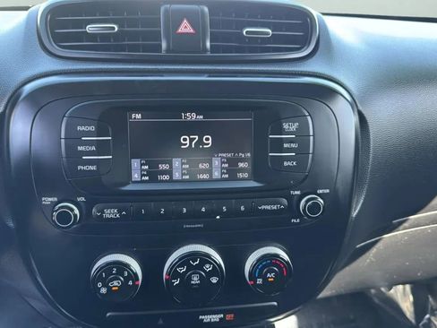 Used 2018 Kia Soul FWD image 17