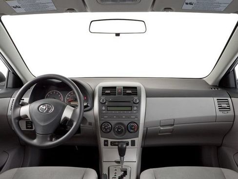 Used 2013 Toyota Corolla LE FWD image 5