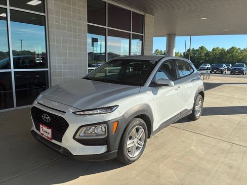 Used 2021 Hyundai Kona SE AWD/4WD image 2