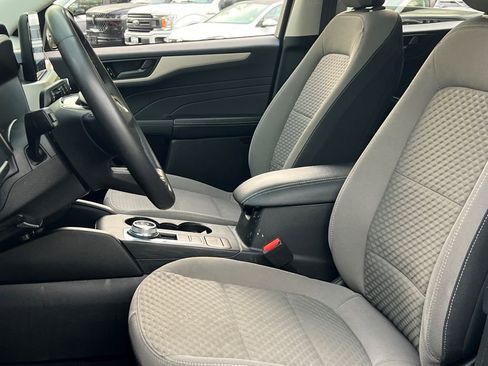 Used 2022 Ford Escape SE w/ SE Sport Appearance Package image 26